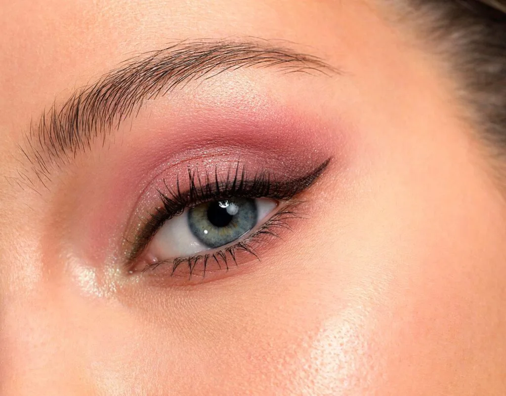 How to Apply Eye Makeup After Blepharoplasty? Banner