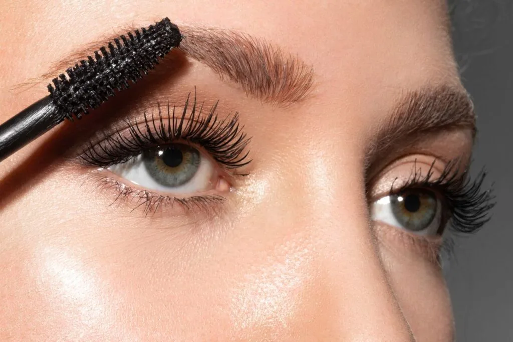 When Can I Wear Mascara After Blepharoplasty? Banner